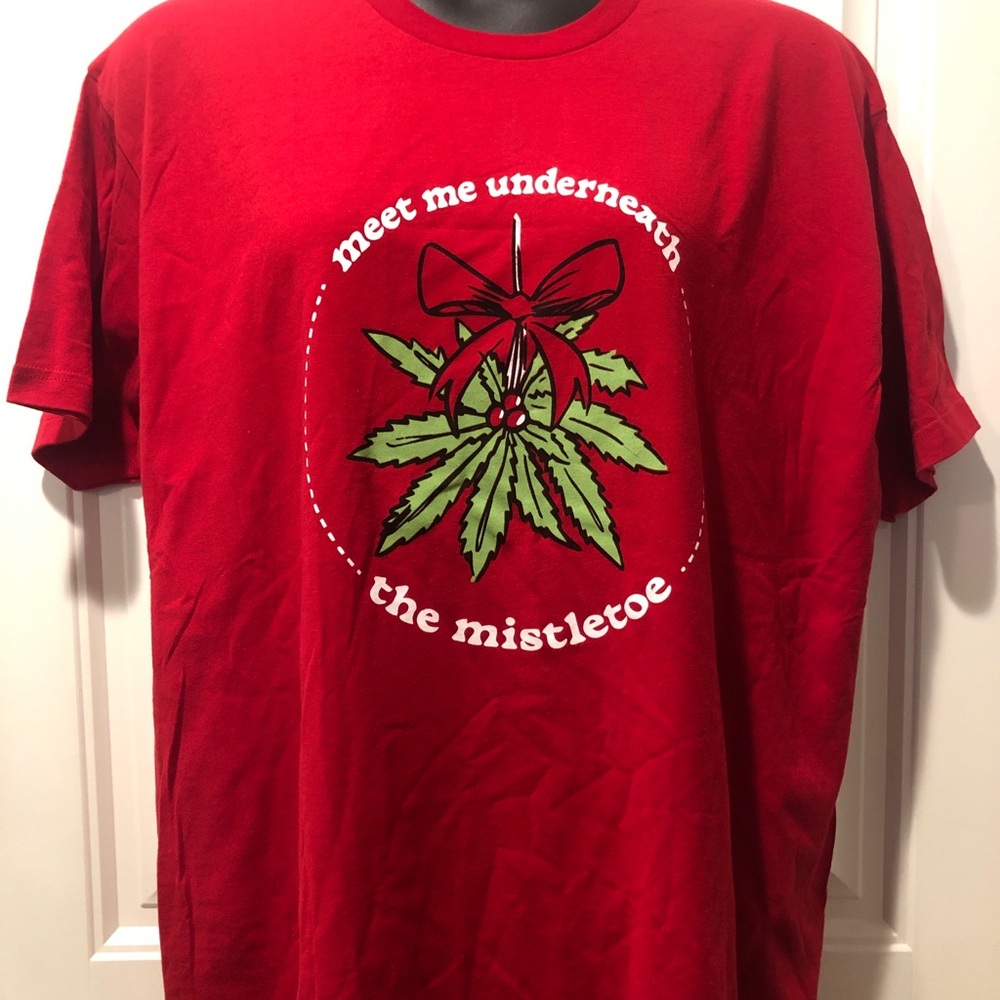 New! “Mistletoe” Holiday T-shirt Cannabox
